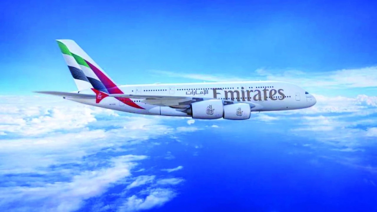 طيران الإمارات تمدد تعليق رحلاتها الجوية إلى يوم الأربعاء المقبل بشكل كامل